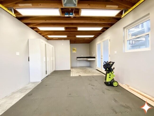 Building Photo - 847 Alice Ave
