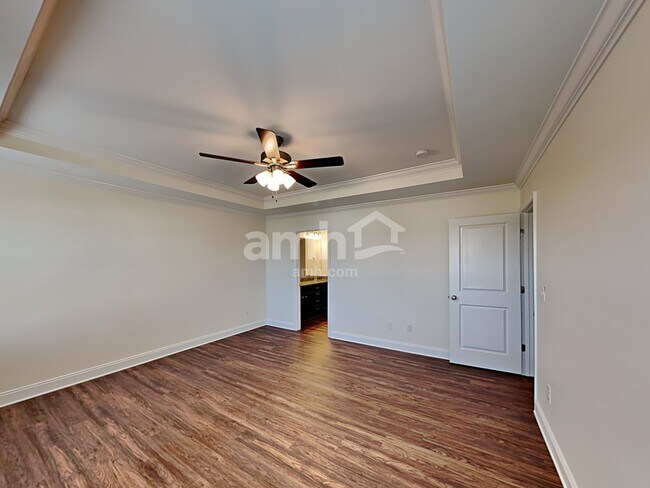 Building Photo - 1315 Lomond Dr