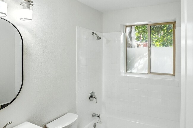 Building Photo - 1364 Lafayette St