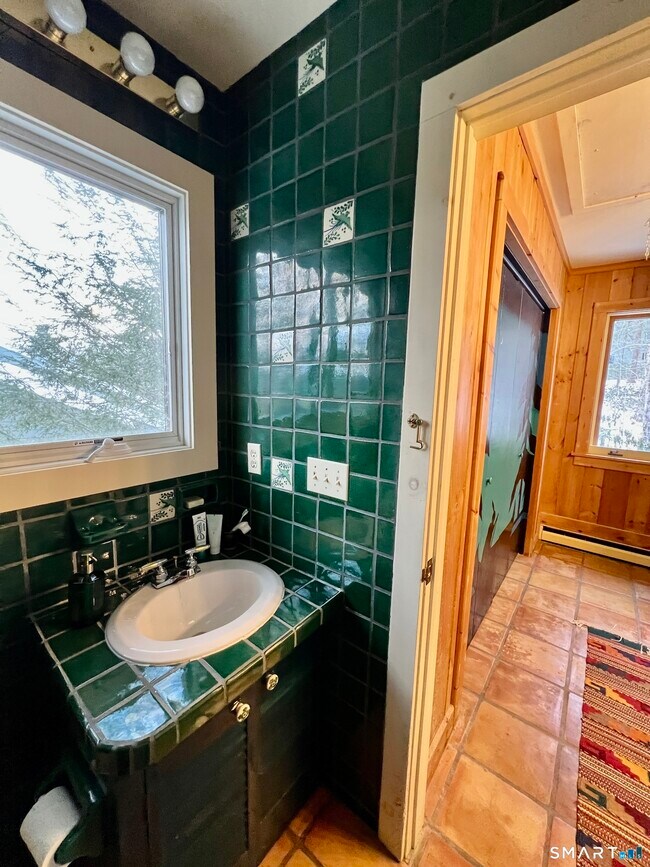 Building Photo - 290 Cliffside Dr
