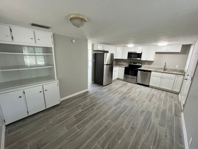 Building Photo - 817 Rosalia Dr
