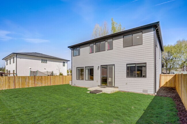 Building Photo - 124 Homer Ave SW