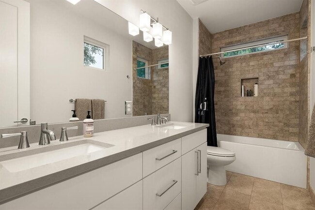 Building Photo - 1908 Kinney Ave