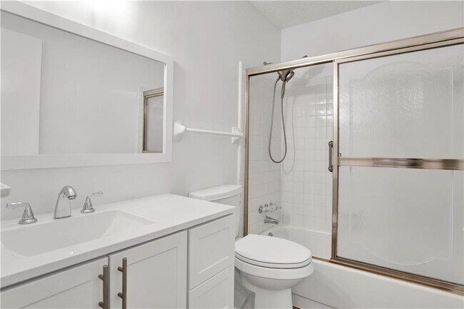 Building Photo - 6071 Highland Cir N