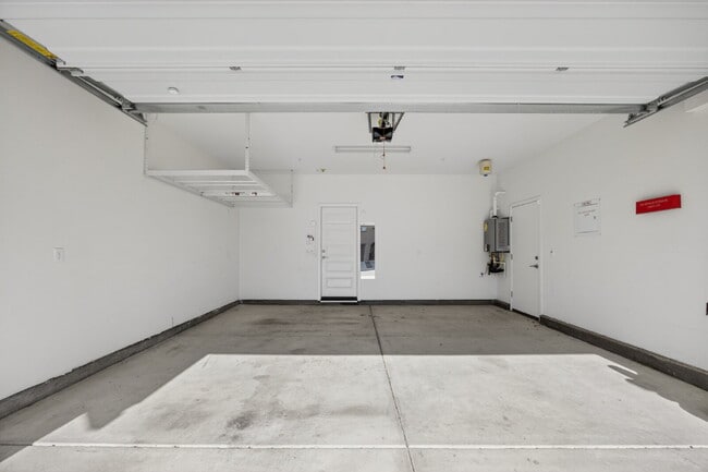 Building Photo - Charming 3-Bedroom Haven in Elk Grove with 2 Full Baths and 1603 Sq Ft of Comfort!