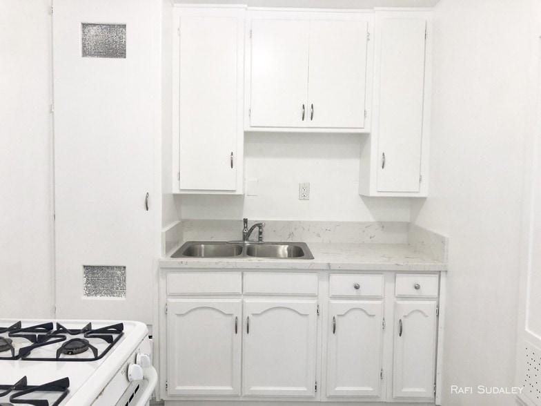 Building Photo - 1 BED & 1 BATH UNIT - LOS ANGELES!