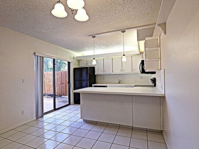 Building Photo - Parkwoods 1556-1