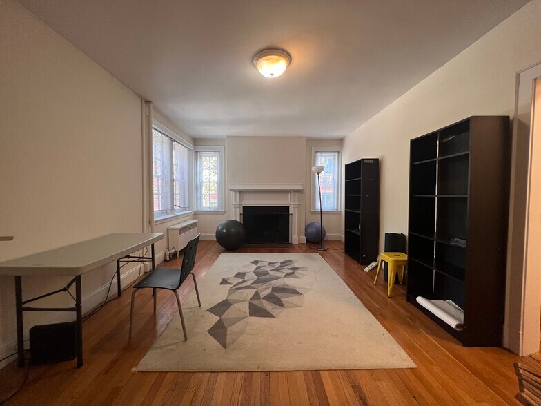 Primary Photo - 360 Harvard St