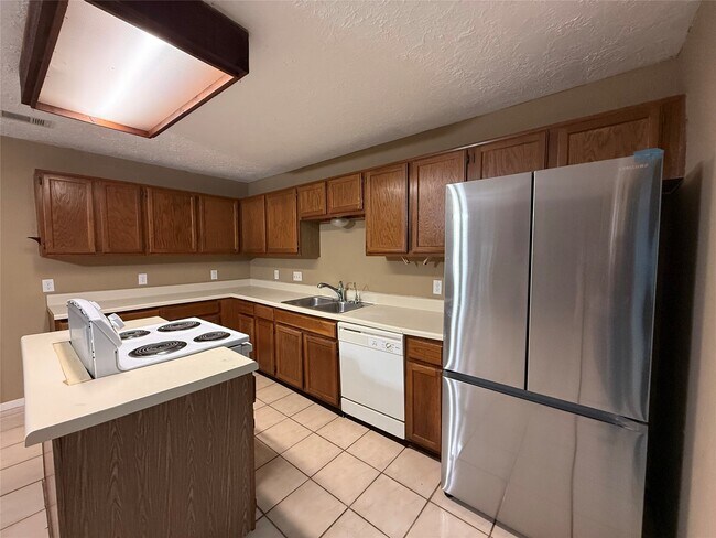 Building Photo - 13218 Avonshire Dr