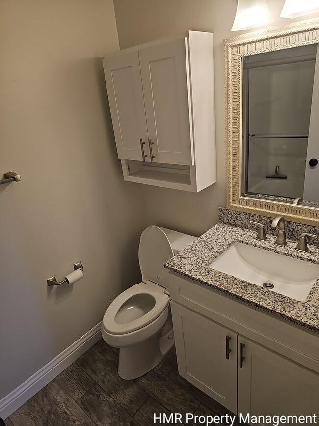 Building Photo - Spacious Two-Story Condo