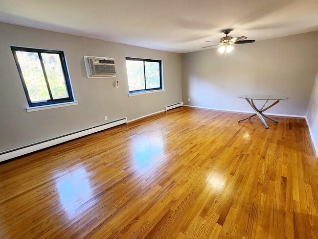 Building Photo - 5 Brevoort Dr