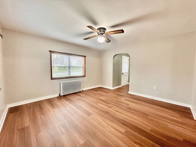 Building Photo - Spacious 3-Bedroom 1.5 Bath Home For Rent ...