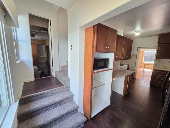 Building Photo - 125 S Cambrian Ave