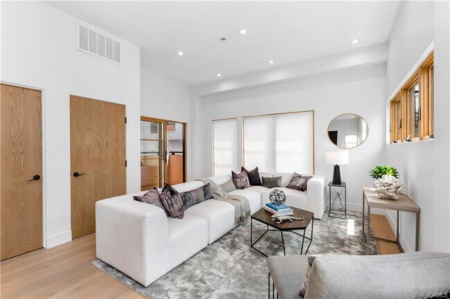Building Photo - 1035 1/2 North Vista Street, West Hollywood, CA 90046 - 2 BR 3 BA house