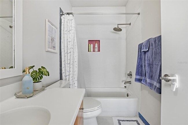 Building Photo - 106 Fareham Pl N