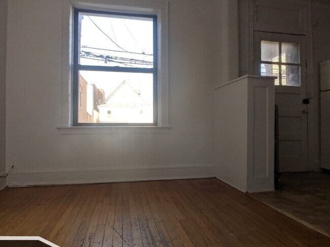 Building Photo - 2336 N Spaulding Ave