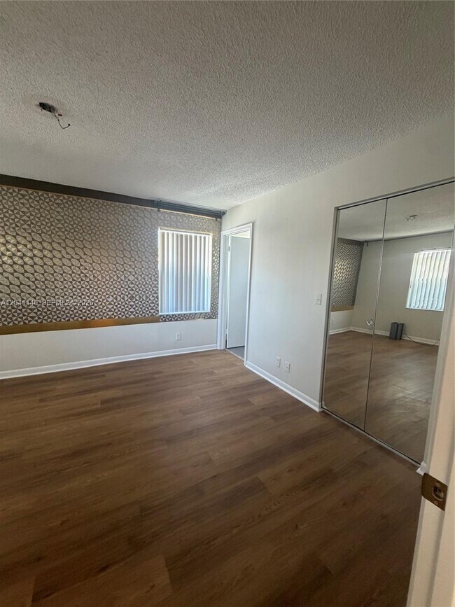 Building Photo - 3031 Holiday Springs Blvd