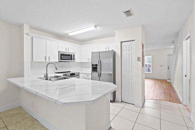 Building Photo - 954 Summit Lake Dr