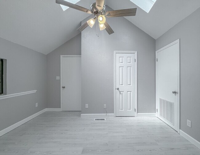 Building Photo - MODERN! Walk to FSU 2/2 w/ Marble Counters, Stainless Steel Appliances, & Privacy Fenced Yard! Av...