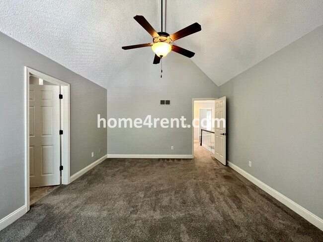Building Photo - Maintenance Free Living w/ Hardwood Floors...