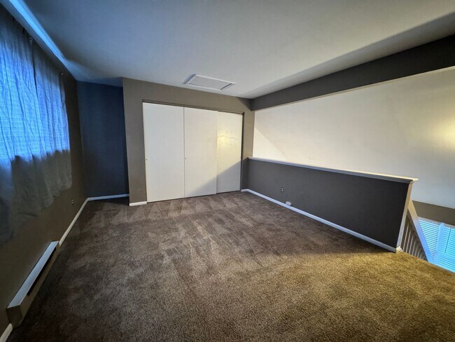 Building Photo - 1 Bedroom with Additional Loft!