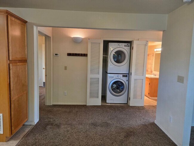 Building Photo - Two bedroom, Two bath Ground Floor Townhouse | Available Now