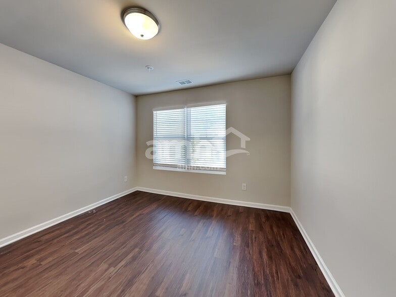 Building Photo - 218 Omega Ct