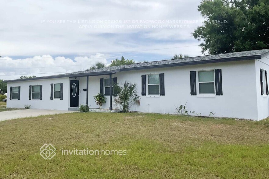 Building Photo - 4000 Marlin Dr SE