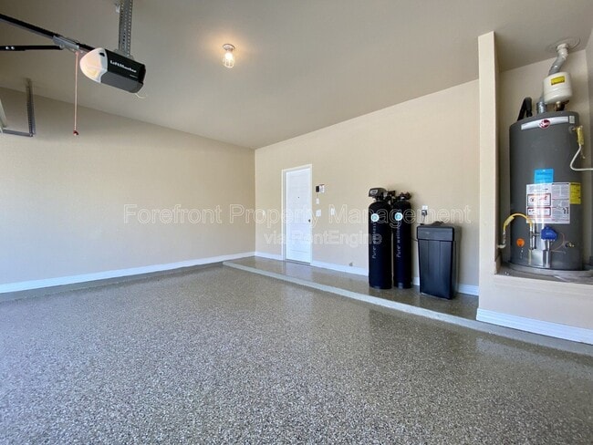 Building Photo - 1206 Ranch Falls
