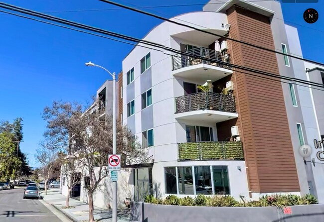 Building Photo - 12147 Magnolia Blvd