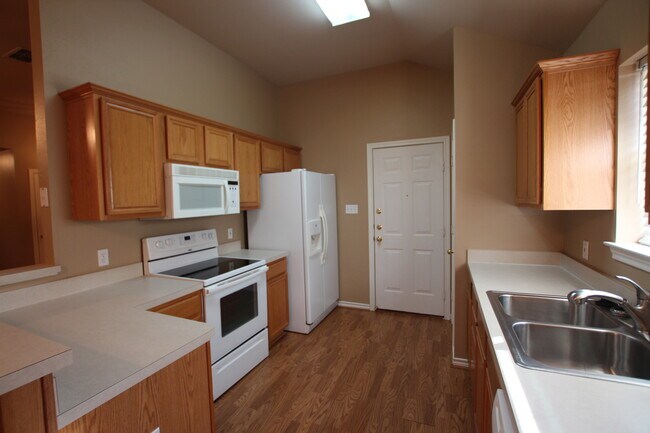 Building Photo - Coming Soon! 3 Bedroom in Flint!