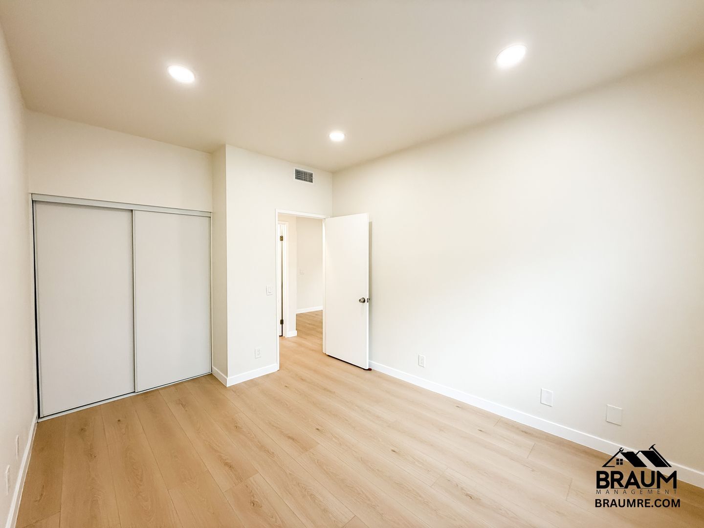 Building Photo - 11459 Collins St