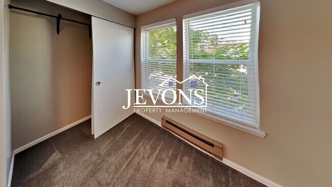 Building Photo - Stunning property in the heart of Seattle!