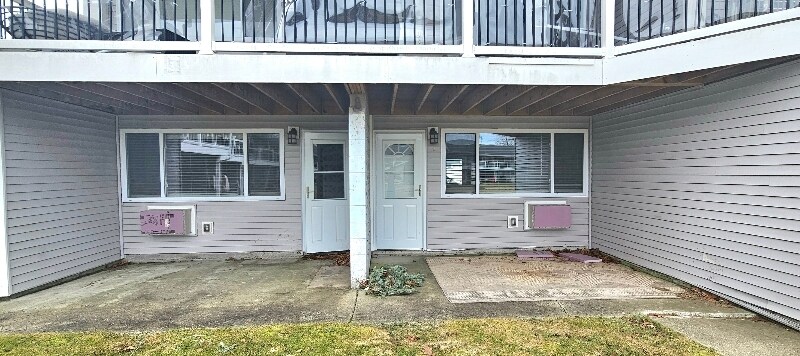 Building Photo - 125 Cosey Beach Ave