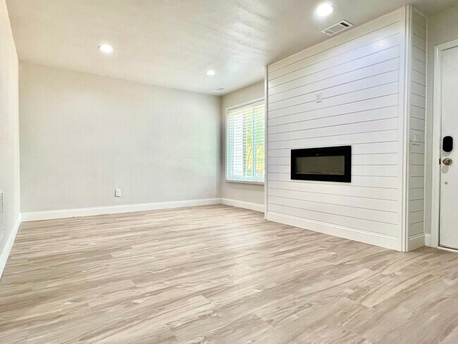 Building Photo - 1340 N Hampton Rd