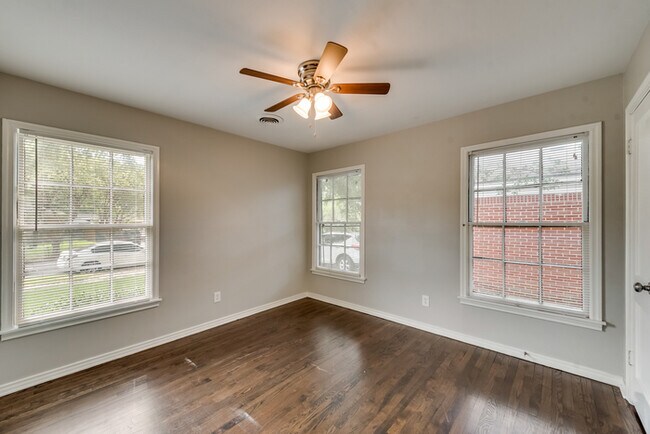 Building Photo - Cozy Home in Casa View