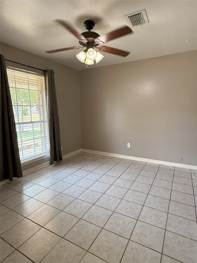 Building Photo - 21430 Park Green Dr
