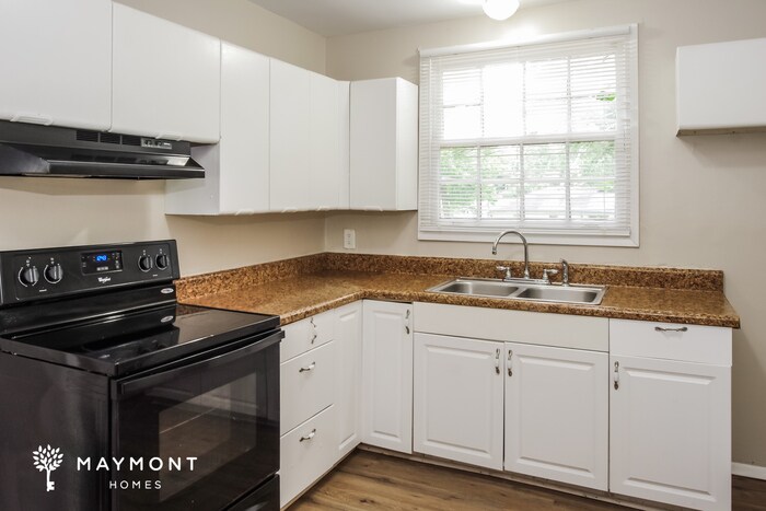 Building Photo - 3704 Lakewood Dr NW