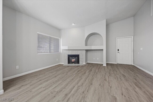 Building Photo - 900 Heavenly Hills Ct
