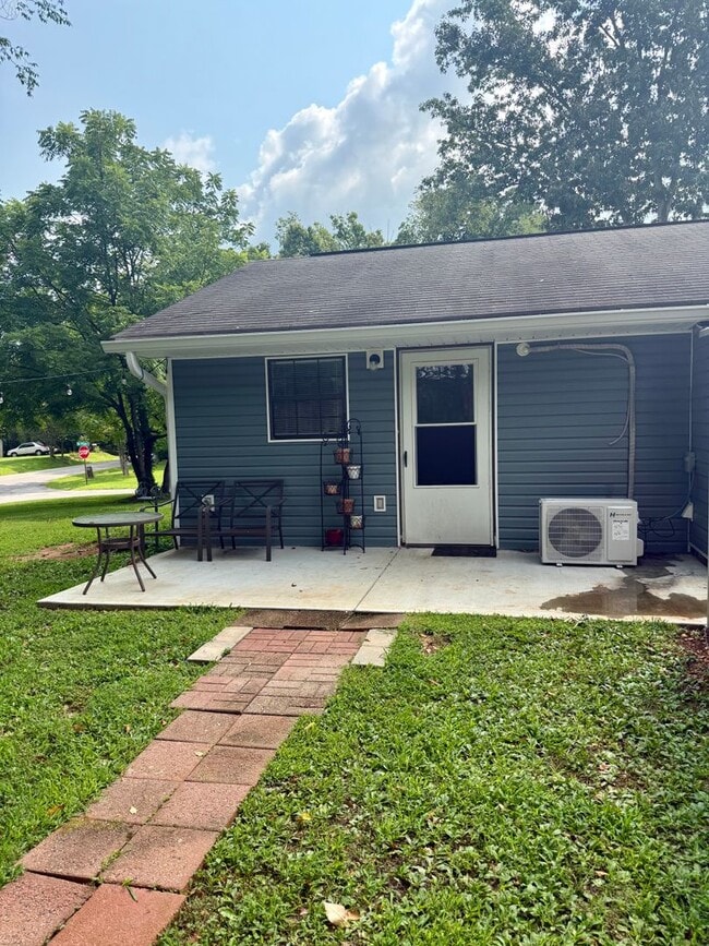 Building Photo - 802 Old McGinley Dr