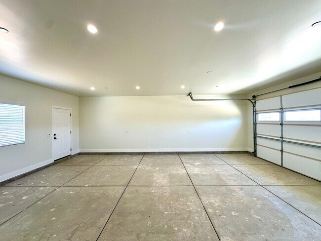 Building Photo - LUXE NEW BUILD ON PROPERTY IN MENIFEE!