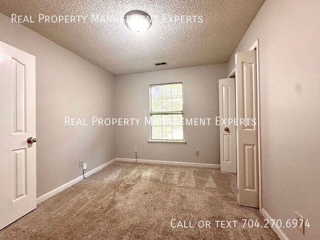 Building Photo - 801 Water Wheel Ct