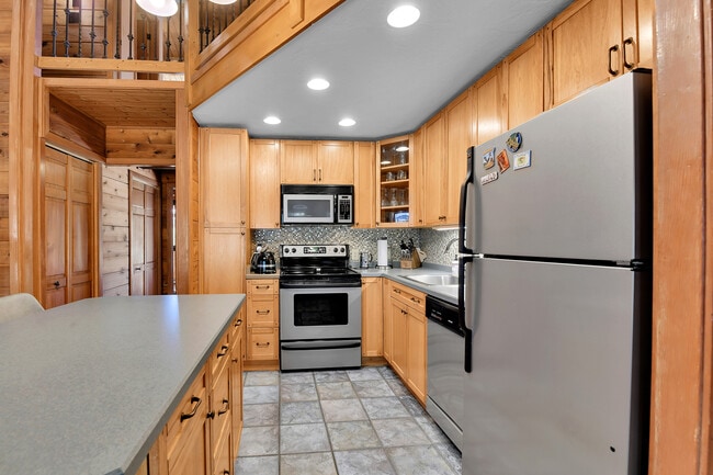 Building Photo - 30666 Sun Creek Dr