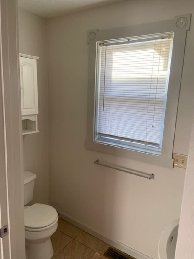 Building Photo - 417 Admiral St