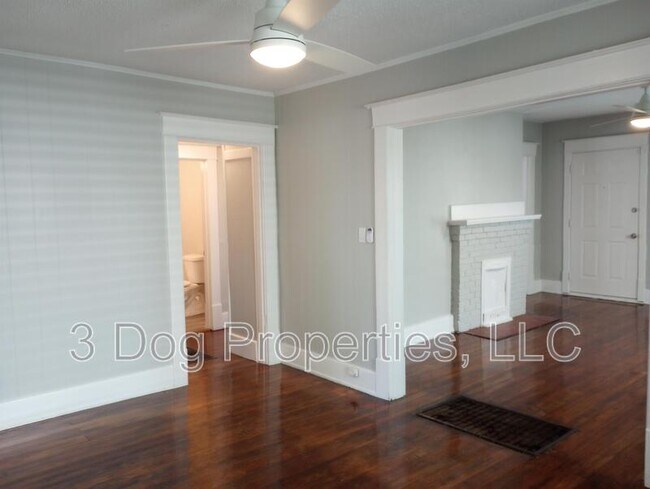 Building Photo - 218 N Hickory St