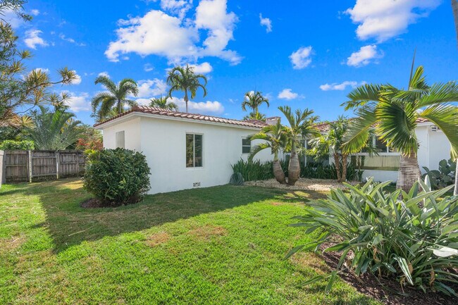 Building Photo - 2317 NE 12th St