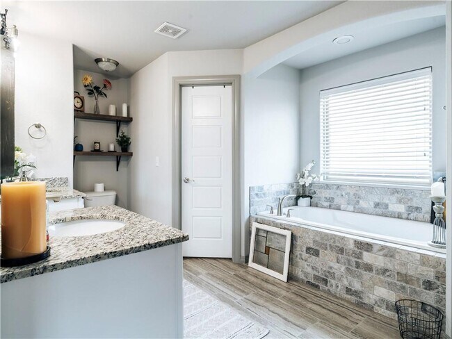 Building Photo - 130 Cisterna Dr