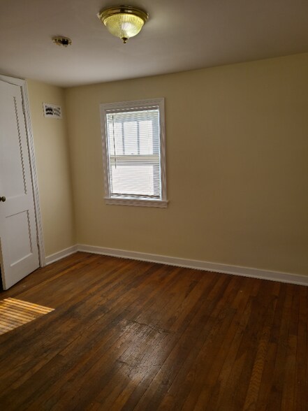 Building Photo - 822 W Crawford St