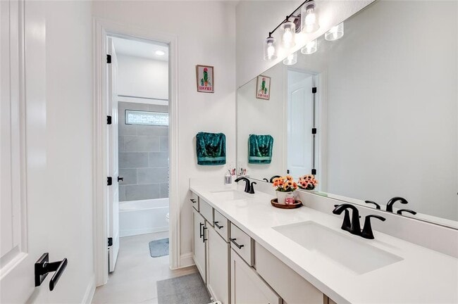 Building Photo - 2824 Stone Branch Dr