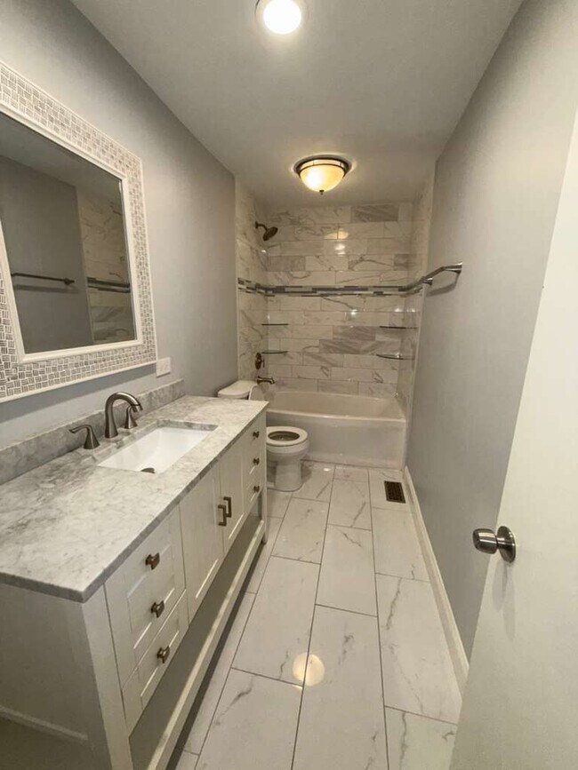 Building Photo - 1410 Whispering Springs Cir